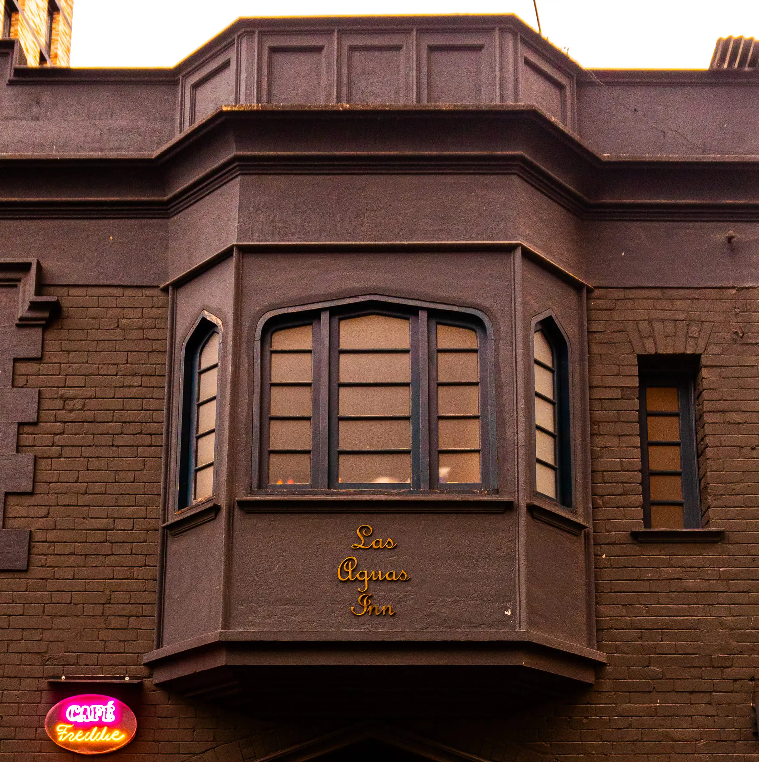 Hotel Centro Histórico Bogotá con arquitectura colonial Las Aguas Inn